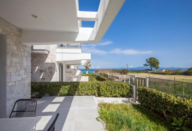 Hanioti Suite Maisonette In Front Of The Sea Exterior photo